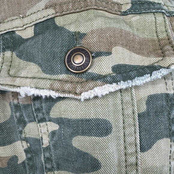 FREE PEOPLE Oversized Camo Printed Denim Jacket size XS - Picture 13 of 13